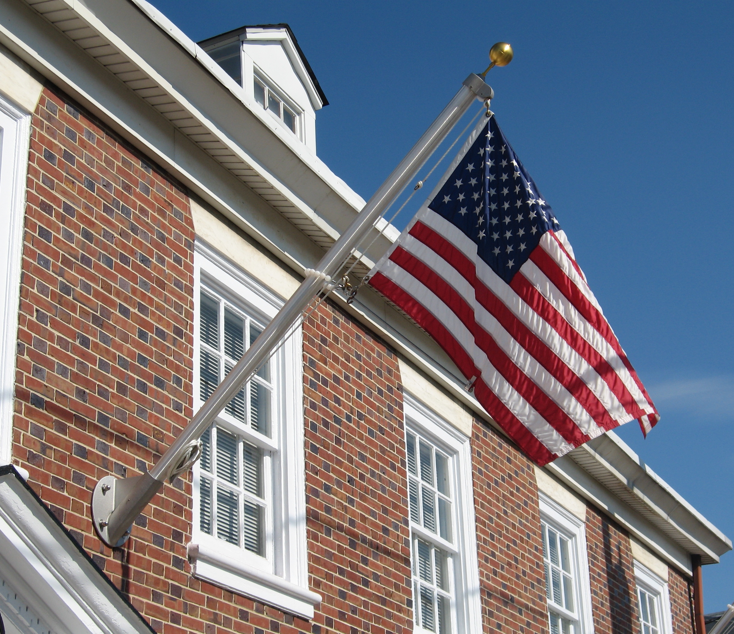 Commercial Or Residential Wall Mount Flagpole With 4'X6' Flag